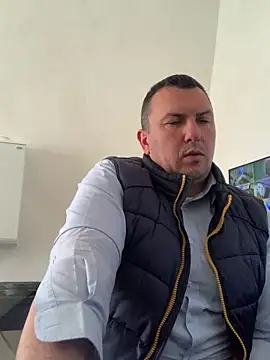 Snapshot of Mike8523 chatting on 04.21.26 Mike8523 online show from 04.21.26