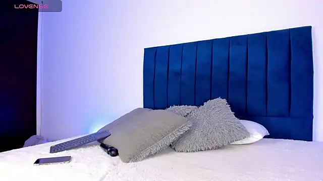 Snapshot of Iam_brittanyjhons chatting on 12.22.25 Iam brittanyjhons online show from 12.22.25