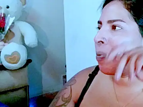 Snapshot of indiantopaz694u chatting on 02.18.26 indiantopaz694u online show from 02.18.26