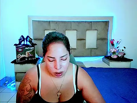 Snapshot of indiantopaz694u chatting on 02.20.26 indiantopaz694u online show from 02.20.26