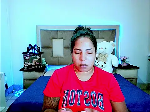 Snapshot of indiantopaz694u chatting on 02.23.26 indiantopaz694u online show from 02.23.26