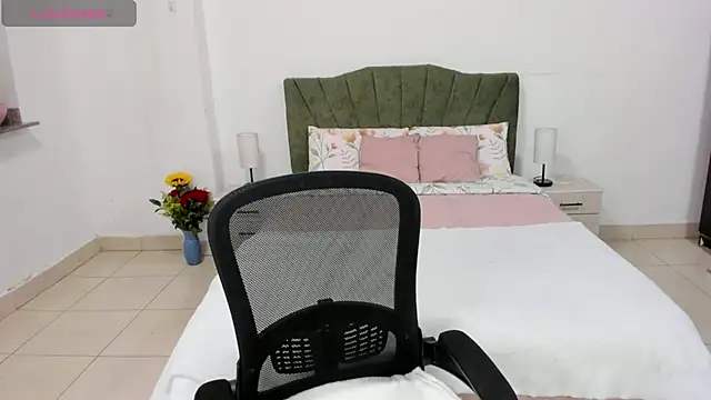 Snapshot of camila_tailors chatting on 09.18.25 camila tailors online show from 09.18.25