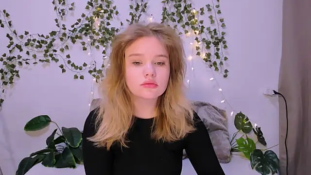 LaseyMoon online show from 03.18.25