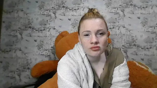 Eveline May online show from 10.15.25