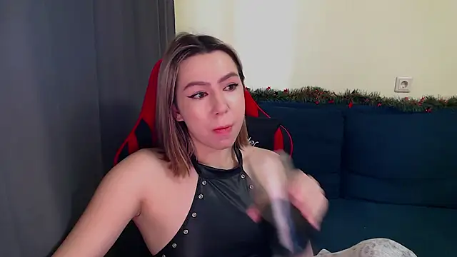 Snapshot of meganluss chatting on 12.05.25 meganluss online show from 12.05.25