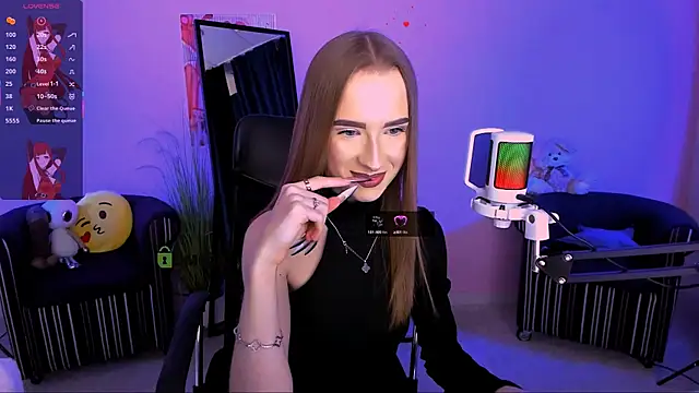 Snapshot of doll_vey chatting on 10.16.25 doll vey online show from 10.16.25