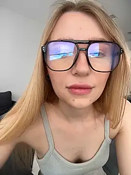 EvaBrooklyn online show from 03.08.25