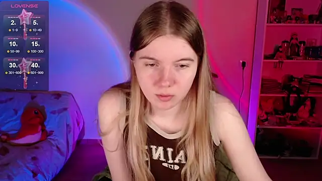 Strawberry juli online show from 05.22.26