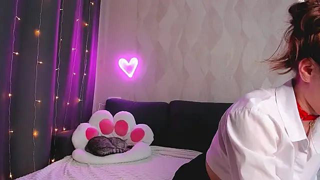 EmmaVictori1 online show from 05.13.26