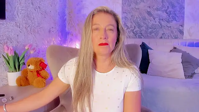 Liannaa  online show from 09.27.25