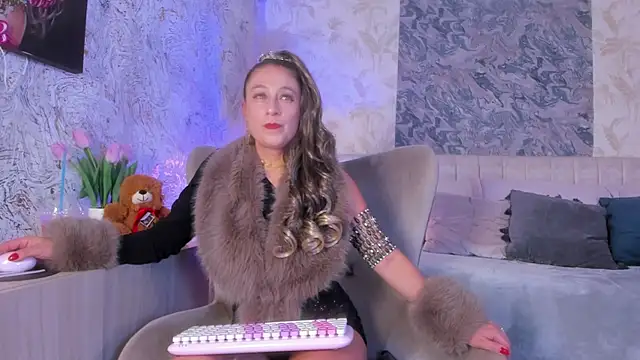 Liannaa  online show from 10.31.25