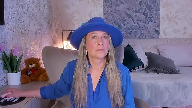 Liannaa  online show from 11.05.25