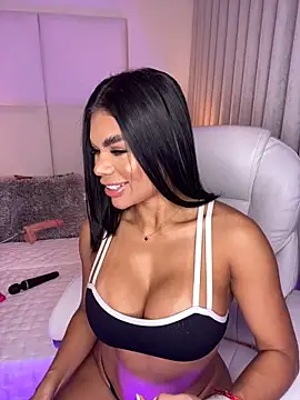 Snapshot of Amylewisq chatting on 03.11.25 Amylewisq online show from 03.11.25