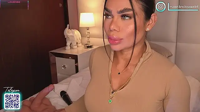 Snapshot of Amylewisq chatting on 09.13.25 Amylewisq online show from 09.13.25