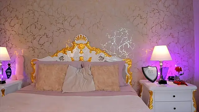 ScarlettWallace online show from 10.28.25