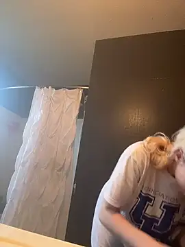 Snapshot of sluttypumpkin chatting on 11.27.25 sluttypumpkin online show from 11.27.25