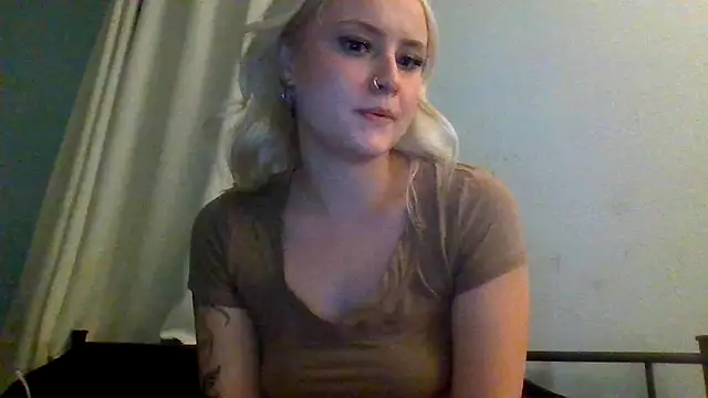 sluttypumpkin online show from 07.04.26