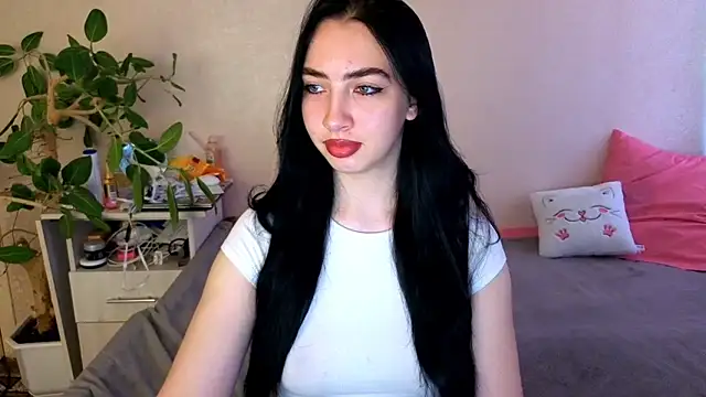 Snapshot of WildKittenX_ chatting on 06.10.26 WildKittenX online show from 06.10.26