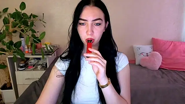 Snapshot of WildKittenX_ chatting on 06.12.26 WildKittenX online show from 06.12.26
