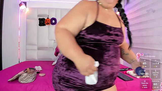 LunaaSweett online show from 10.16.25