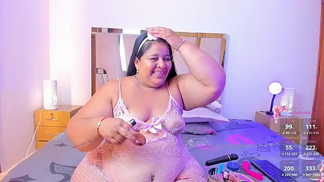 LunaaSweett online show from 12.20.25