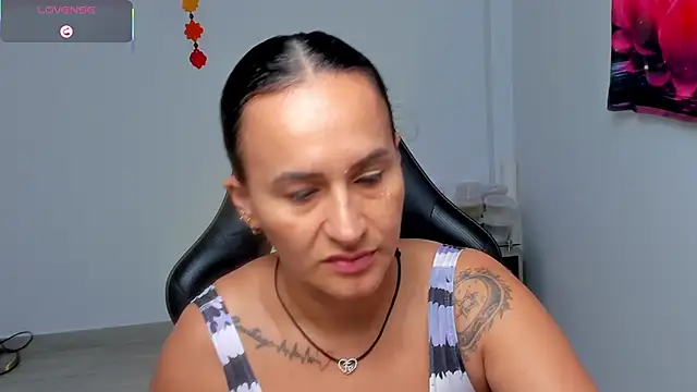 Snapshot of Sara_Charmy chatting on 05.17.26 Sara Charmy online show from 05.17.26