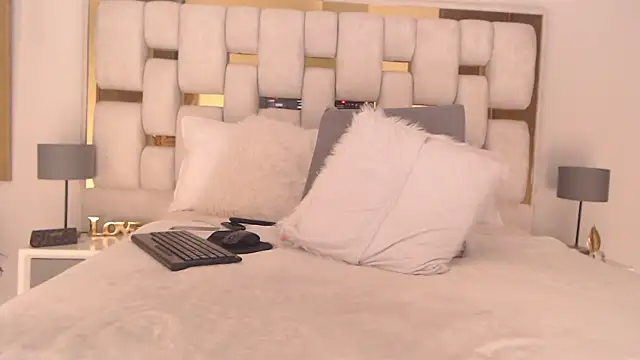 HotBellaMilf online show from 03.28.26