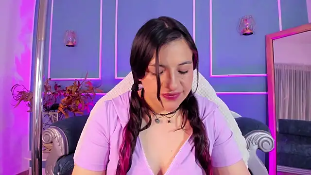 TaraTaylorr online show from 11.12.25