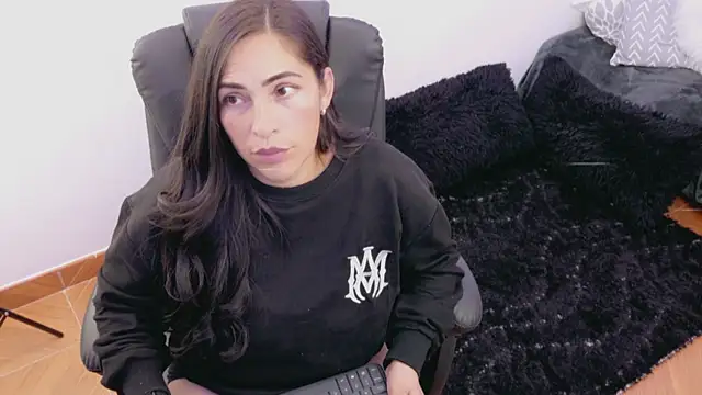 Snapshot of luna_lgomez_ chatting on 04.19.26 luna lgomez online show from 04.19.26