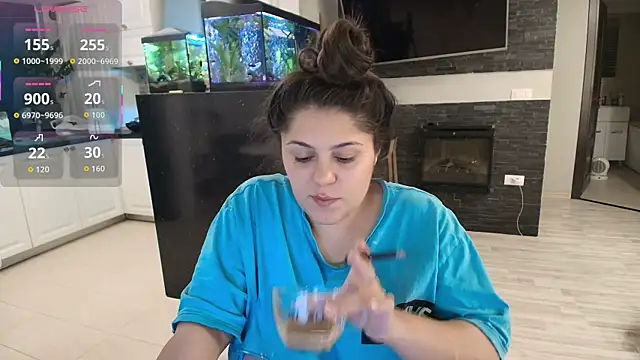 Layla- online show from 10.11.25