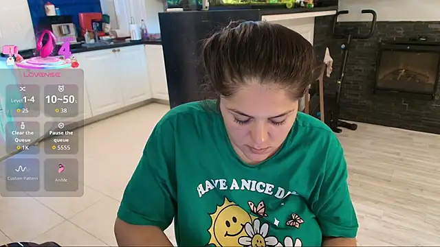 Snapshot of Layla- chatting on 07.28.26 Layla- online show from 07.28.26
