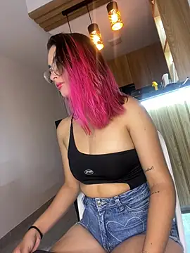 Snapshot of allison_wen chatting on 03.17.25 allison wen online show from 03.17.25