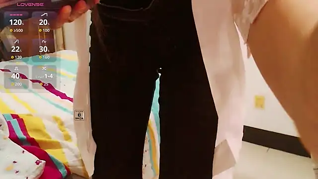 Snapshot of Iris-baby chatting on 04.14.26 Iris-baby online show from 04.14.26