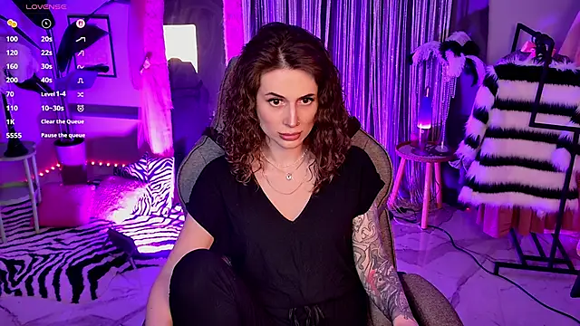Snapshot of OliviaMcClean chatting on 06.05.26 OliviaMcClean online show from 06.05.26