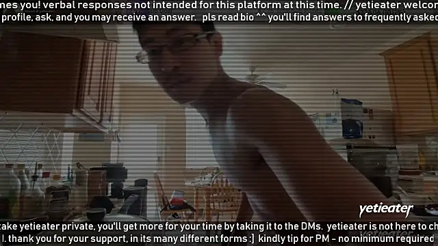 Snapshot of yetieater chatting on 05.18.26 yetieater online show from 05.18.26