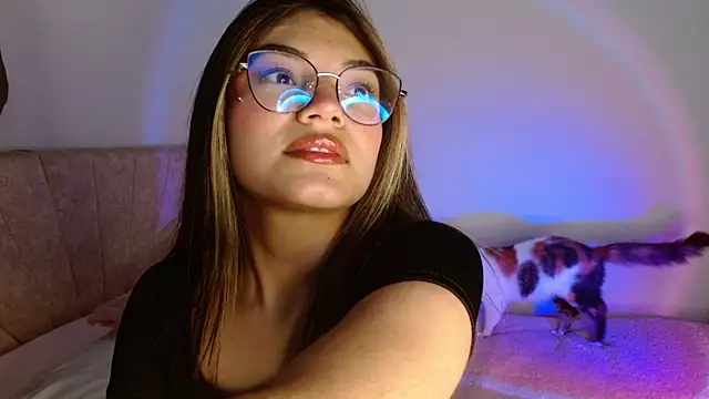 Snapshot of _Camilaaa_ chatting on 03.19.25  Camilaaa  online show from 03.19.25