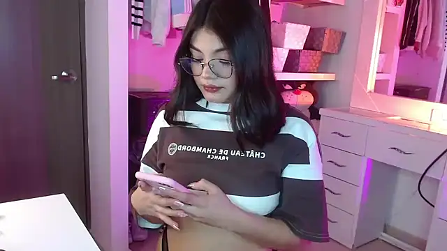 Snapshot of _Camilaaa_ chatting on 09.24.25  Camilaaa  online show from 09.24.25