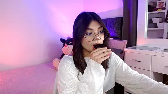 Snapshot of _Camilaaa_ chatting on 10.25.25  Camilaaa  online show from 10.25.25