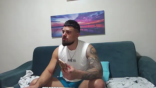 Snapshot of Tiberius_hunk chatting on 10.01.25 Tiberius hunk online show from 10.01.25