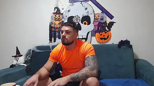 Snapshot of Tiberius_hunk chatting on 11.11.25 Tiberius hunk online show from 11.11.25