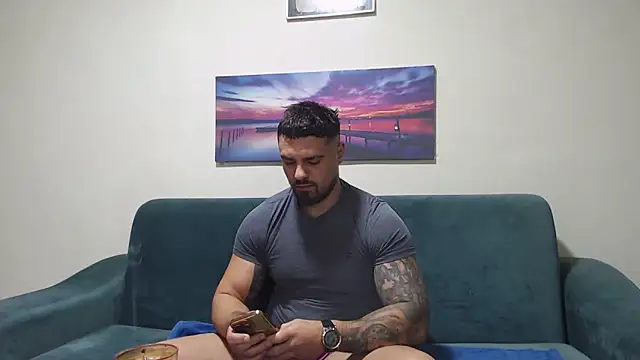 Snapshot of Tiberius_hunk chatting on 11.23.25 Tiberius hunk online show from 11.23.25