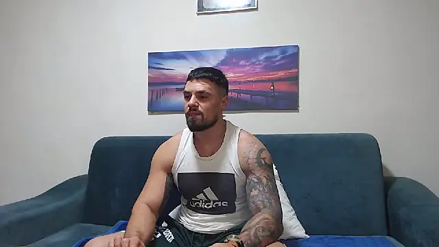 Snapshot of Tiberius_hunk chatting on 11.26.25 Tiberius hunk online show from 11.26.25