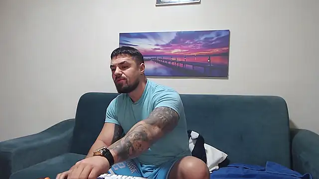 Snapshot of Tiberius_hunk chatting on 12.05.25 Tiberius hunk online show from 12.05.25