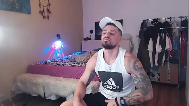 Snapshot of Tiberius_hunk chatting on 02.02.26 Tiberius hunk online show from 02.02.26