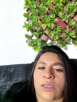 Snapshot of sofia_23x chatting on 10.10.25 sofia 23x online show from 10.10.25