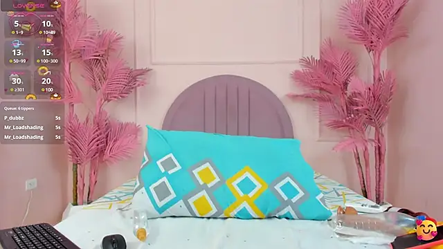 Hanaahquinn online show from 03.05.25