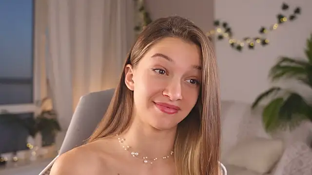 UdelaHathorne online show from 09.12.25