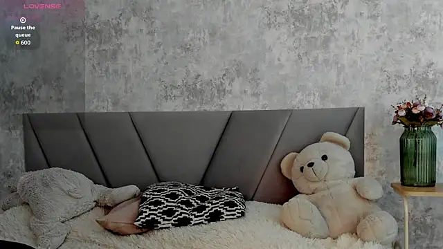 kitty Cathie online show from 04.11.26