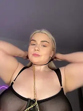 April Vancee online show from 03.08.25