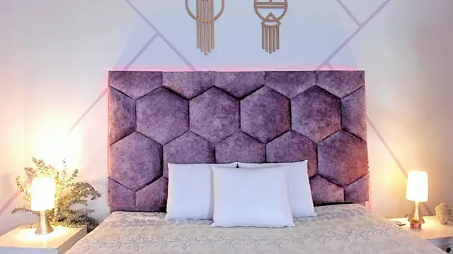 aurora collinss  online show from 02.17.26